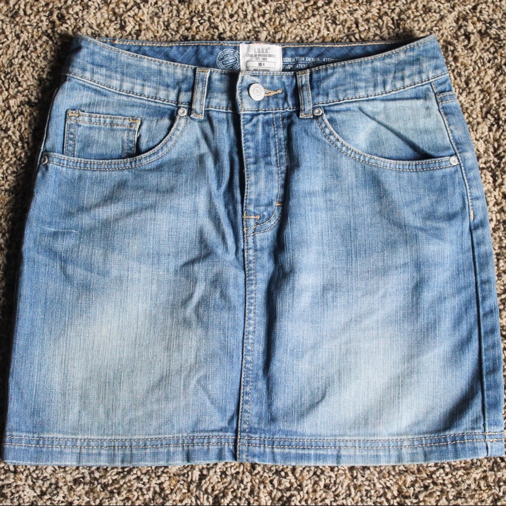 🚦H&M🚦Light Blue Denim Skirt🍒💯% Cotton👀 Size 4